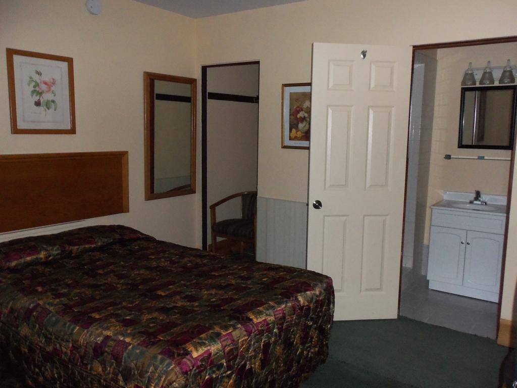 Glenview Motel Дабек Экстерьер фото